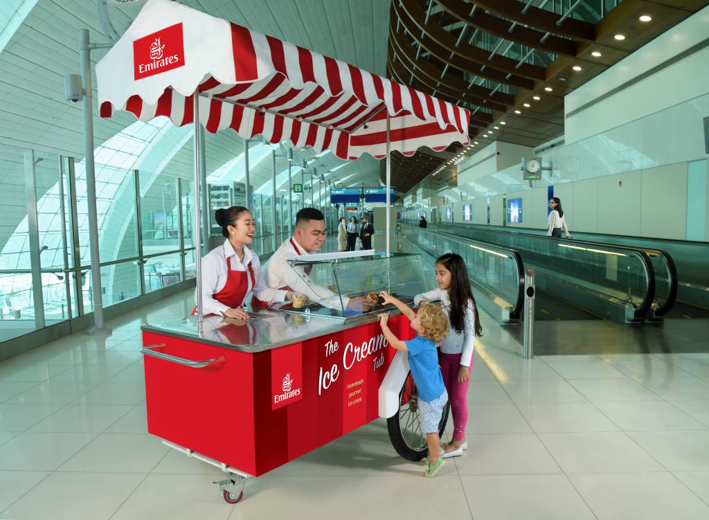 Emirates sirve helados de cortesía en la T3 del Aeropuerto Internacional de Dubai (DXB) los viernes, sábados y domingos hasta el 20 de junio ©Emirates