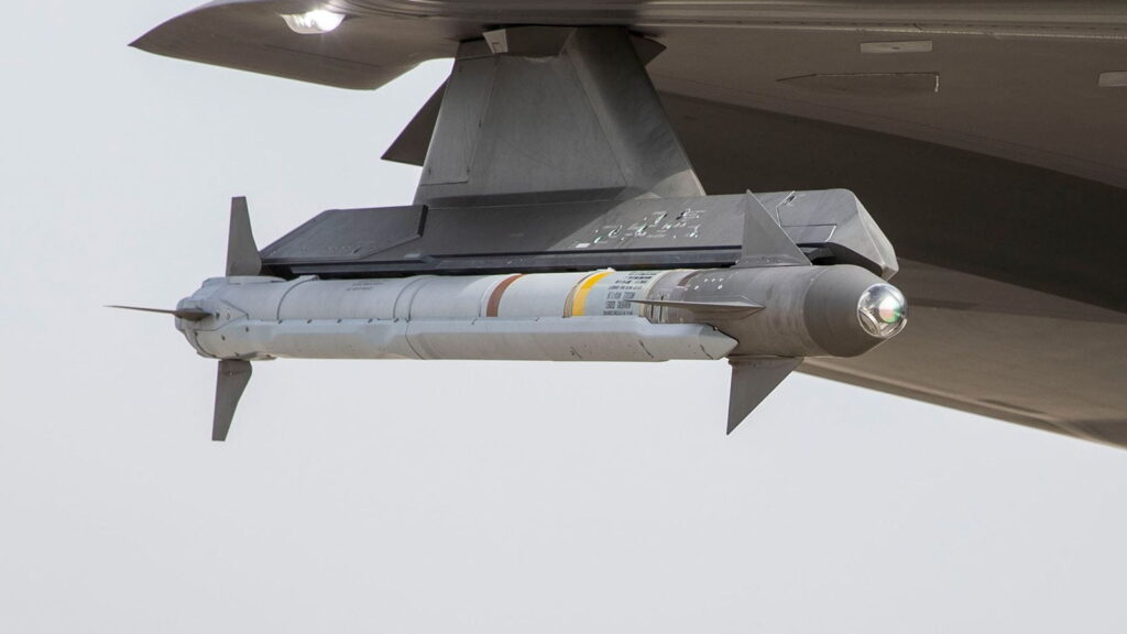 El AIM-9X, un programa conjunto de la Marina y la Fuerza Aérea de EE.UU., es utilizado por más de 30 países aliados y asociados, y sigue despertando interés internacional. (Foto cortesía del Cuerpo de Marines de EE.UU.)