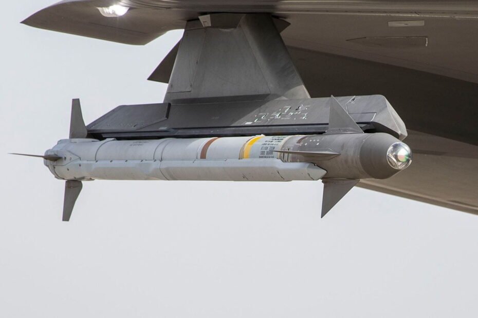 El AIM-9X, un programa conjunto de la Marina y la Fuerza Aérea de EE.UU., es utilizado por más de 30 países aliados y asociados, y sigue despertando interés internacional. (Foto cortesía del Cuerpo de Marines de EE.UU.)