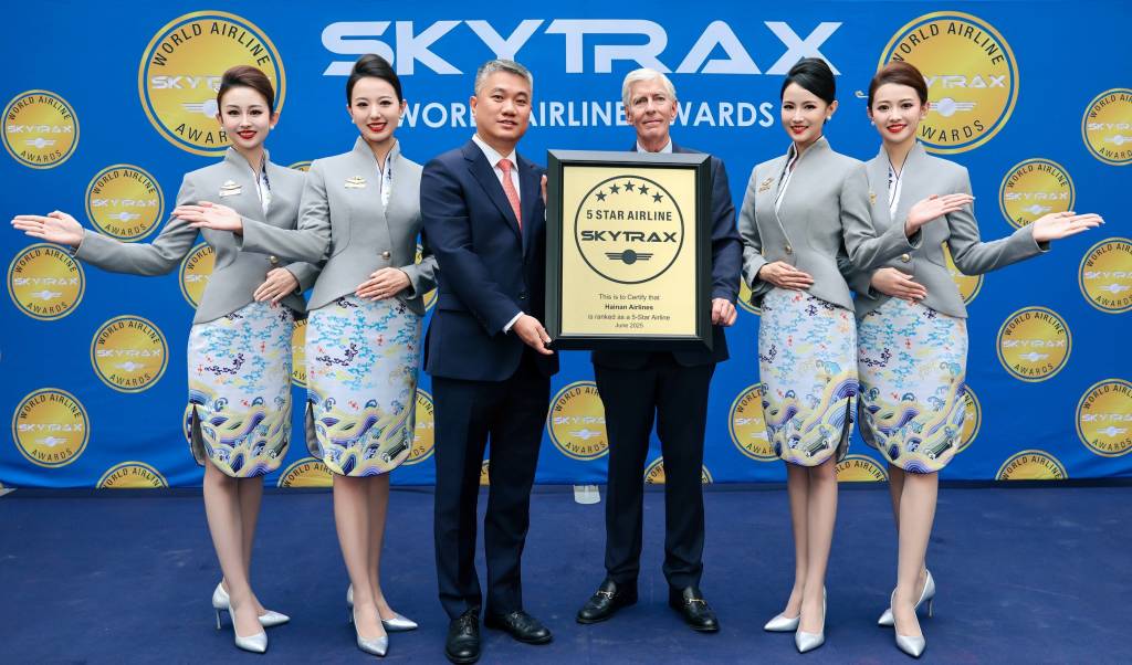 Zhu Tao, Vicepresidente de HNA Aviation Group y Presidente de Hainan Airlines, asistió a la ceremonia de entrega del Premio Mundial 2025 en París. Imagen: Hainan Airlines