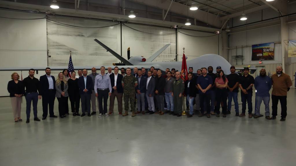 El Cuerpo de Marines recibió su último MQ-9A Reaper Block 5 Extended Range (ER) Uncrewed Aircraft System (UAS) de las instalaciones de operaciones de vuelo de Gray Butte de General Atomics Aeronautical Systems, Inc. (GA-ASI) en California en junio de 2025. (Fotografía cortesía de GA-ASI)