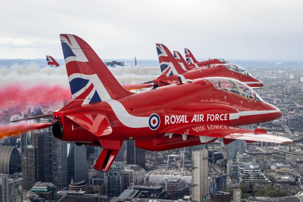 Red Arrows ©RAF