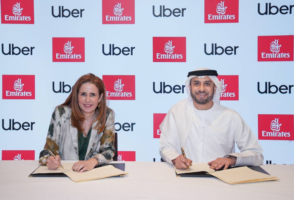 Anabel Díaz Calderón, Vicepresidenta y Directora de Movilidad para EMEA de Uber, y Adnan Kazim, Vicepresidente y Director Comercial de Emirates. ©Emirates