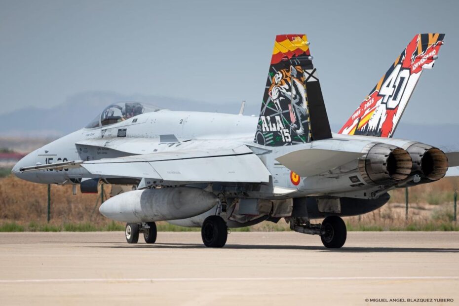 El destacamento está formado por cuatro cazas E/F-18M Hornet, personal de apoyo táctico y medios logísticos - foto cortesía del Ejército del Aire y del Espacio