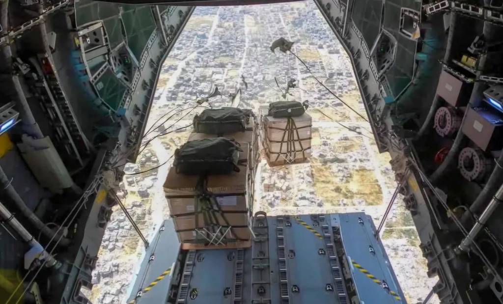 El Ejército del Aire y del Espacio prepara un A400M para el envío de alimentos a Gaza ©Ministerio de defensa de España