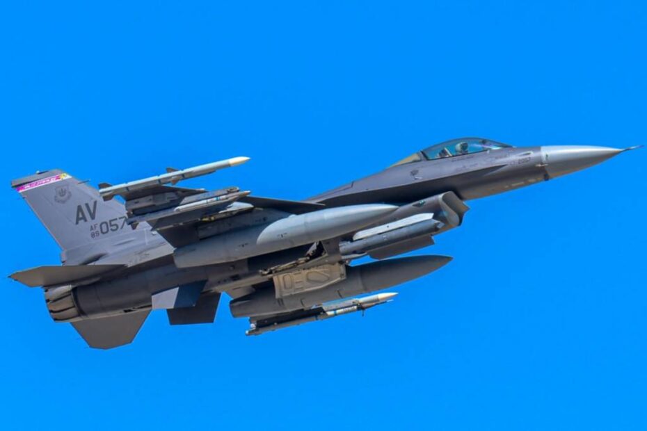 Foto de la Fuerza Aérea de EE.UU. por el aviador de primera clase Zachary Jakel.