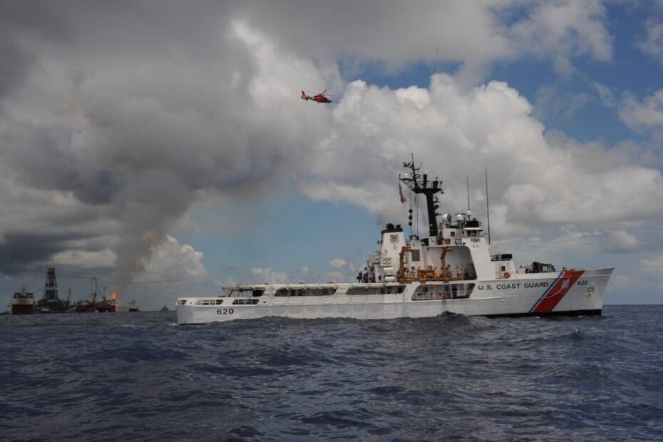 Contramaestre de primera clase de la Guardia Costera Matthew Belson. Imagen: DoD