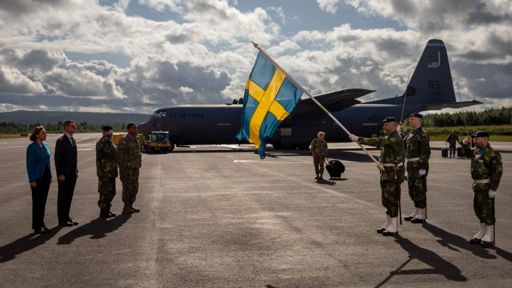 La visita se centró en poner de relieve las condiciones regionales de Suecia en materia de apoyo a las naciones anfitrionas. Foto: Anders Lindberg/Lapplandsjägarbataljonen