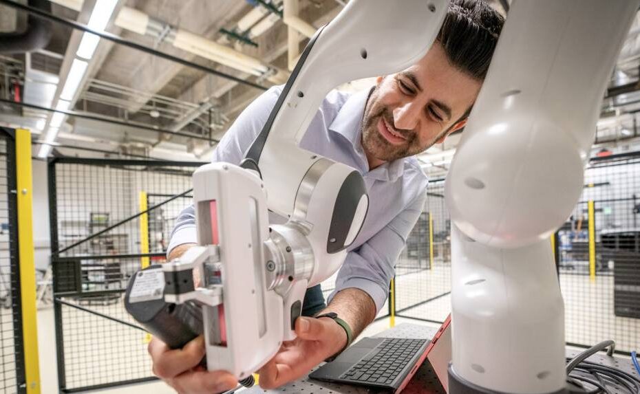 Aprovechar la experiencia del Centro de Fabricación Digital y Humanizada (CDHAM) de la Universidad Metodista del Sur (SMU) es un ejemplo de las oportunidades de desarrollo de mano de obra de vanguardia que la propuesta del bloque 70 del F-16 de Lockheed Martin pretende llevar a Filipinas. Foto cortesía de SMU.