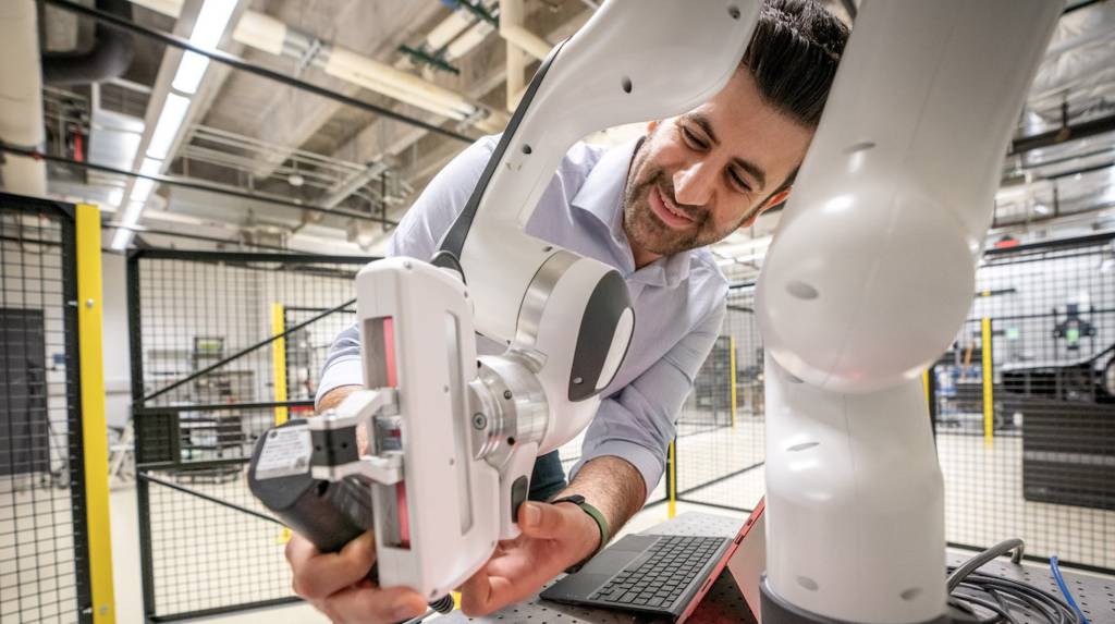 Aprovechar la experiencia del Centro de Fabricación Digital y Humanizada (CDHAM) de la Universidad Metodista del Sur (SMU) es un ejemplo de las oportunidades de desarrollo de mano de obra de vanguardia que la propuesta del bloque 70 del F-16 de Lockheed Martin pretende llevar a Filipinas. Foto cortesía de SMU.