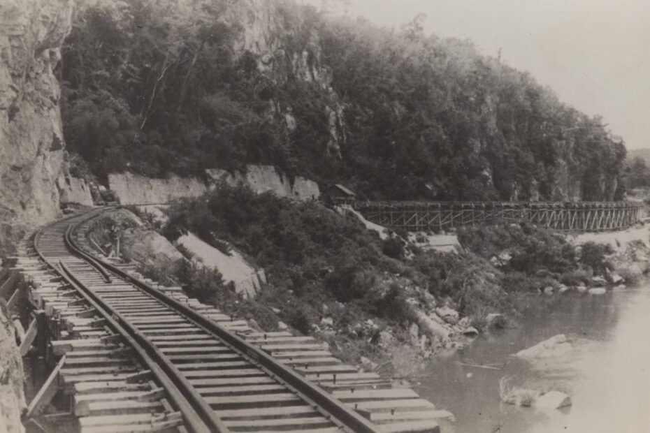 Una sección del ferrocarril Birmania-Siam construida por prisioneros de guerra ©Ministerio de Defensa de los Países Bajos