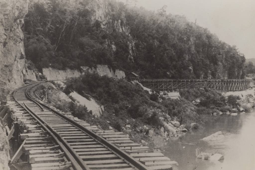 Una sección del ferrocarril Birmania-Siam construida por prisioneros de guerra ©Ministerio de Defensa de los Países Bajos