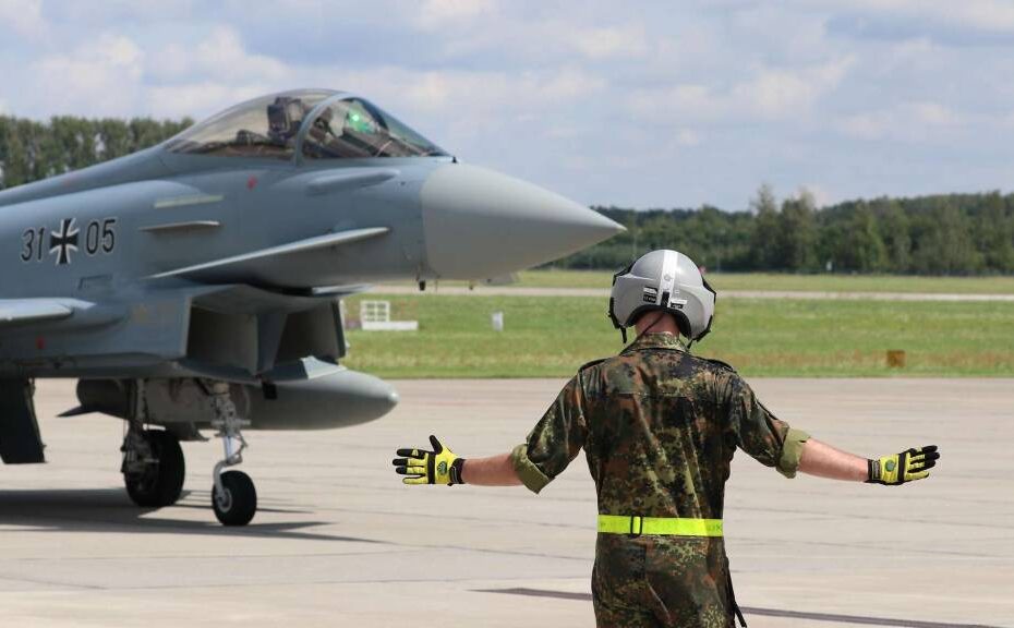 Cinco Eurofighters serán la presencia visible de la fuerza aérea alemana de la Organización del Tratado del Atlántico Norte en Polonia en agosto y septiembre de 2025, vigilando el espacio aéreo del flanco oriental de la OTAN ©Bundeswehr/Sarah Hartl
