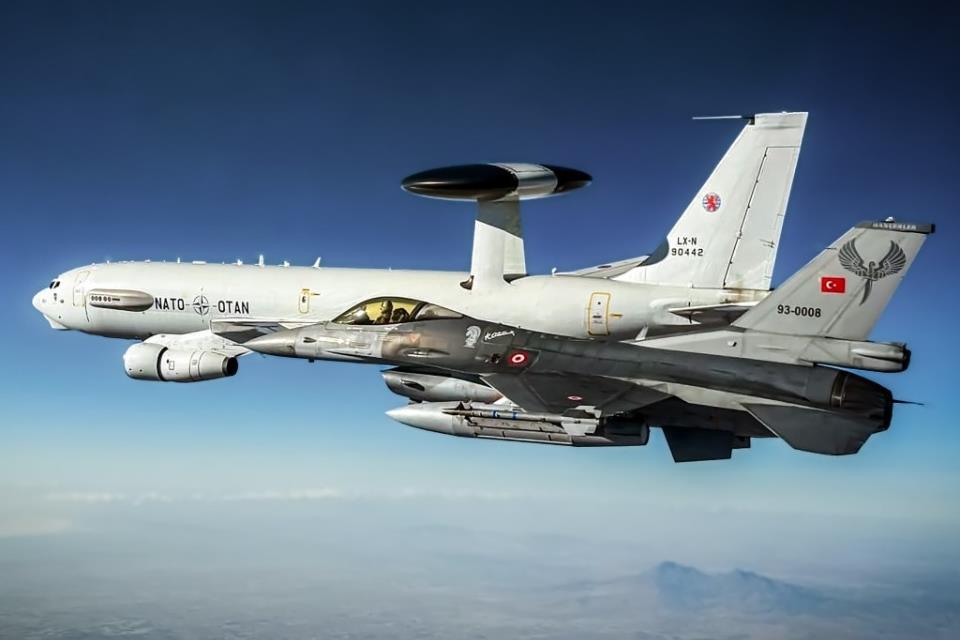 El AWACS de la OTAN se ha desplegado en la base aérea de Konya, en Turquía. Foto cortesía de la Fuerza Aérea Turca.