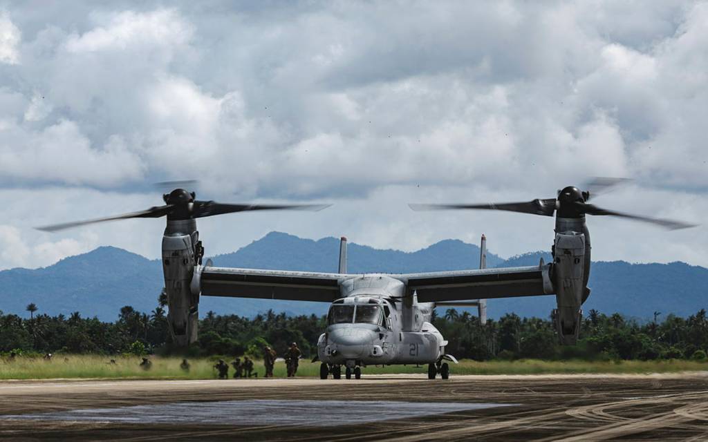 Un MV-22 Osprey del Cuerpo de Marines de los Estados Unidos llega al aeropuerto de San Vicente, en Filipinas, para apoyar un asalto aéreo contra las posiciones de las fuerzas enemigas entre las Fuerzas Armadas de Filipinas y el Cuerpo de Marines de los Estados Unidos durante el ejercicio ALON 25. ©Departamento de Defensa de Australia