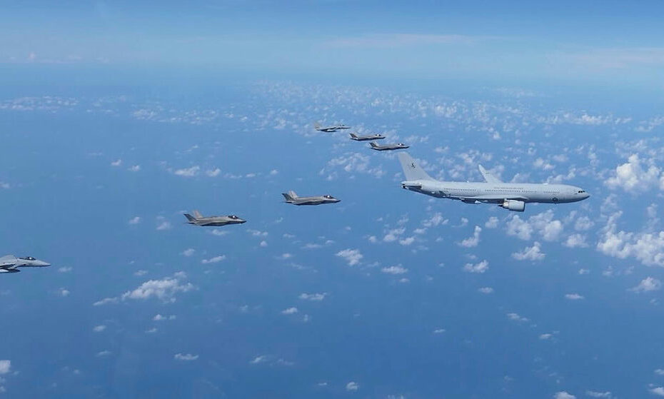 Antes del ejercicio Bushido Guardian, aviones de combate de la Real Fuerza Aérea Australiana, las Fuerzas de Autodefensa de Japón y la Fuerza Aérea de los Estados Unidos llevaron a cabo una actividad trilateral para reafirmar nuestro compromiso con la estabilidad regional. ©Departamento de Defensa de Australia