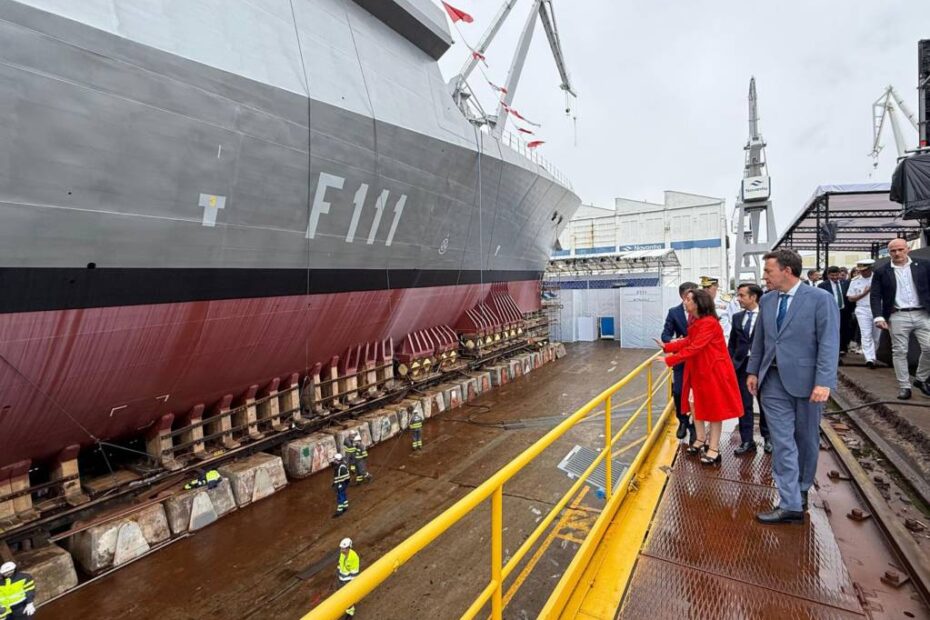 Asiste a la firma del hito de aceptación de la Fragata F-111 'Bonifaz', en el Astillero de Navantia en Ferrol.