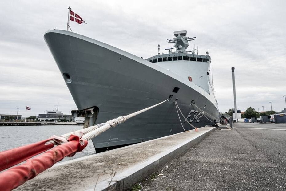 La fragata danesa Esbern Snare, en el muelle de la Estación Naval de Frederikshavn antes de zarpar, participa desde hoy en el gran ejercicio marítimo internacional Northern Coasts (NOCO). Foto: Fuerzas Armadas Danesas.