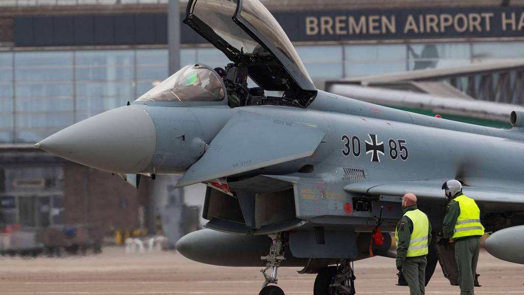 Los Eurofighter del Escuadrón Táctico Aéreo 71 Richthofen practican operaciones dispersas en el aeropuerto civil Hans Koschnik de Bremen, en el marco del ejercicio Richthofen Shield. ©Bundeswehr/Francis Hildemann