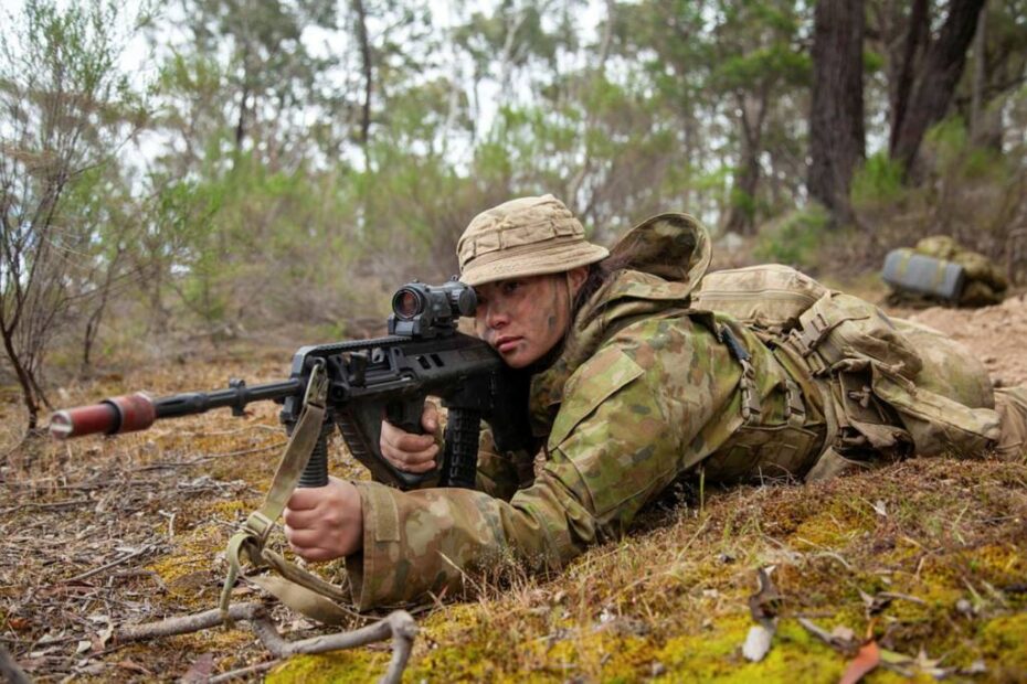 Miembros de la Escuela de Ingeniería Eléctrica y Mecánica del Ejército (ASEME) participando en el Bloque de Habilidades del Soldado (SSB) celebrado en el Área Militar de Puckapunyal como parte del FTX anual de la ASEME. ©Departamento de Defensa de Australia