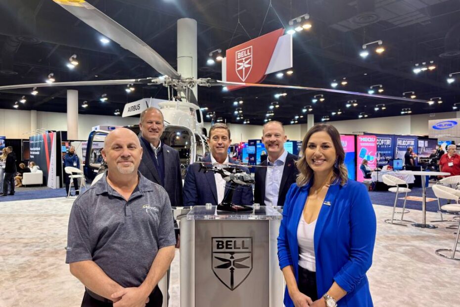 Lane Evans, director general de ventas de Bell para Norteamérica; Bobby Frey, director regional de ventas de Bell; Travis Patterson, presidente y director ejecutivo de HALO-Flight; Randy Endsly, director médico de HALO-Flight; Shannon García, directora de marketing de HALO-Flight. ©Bell Textron Inc