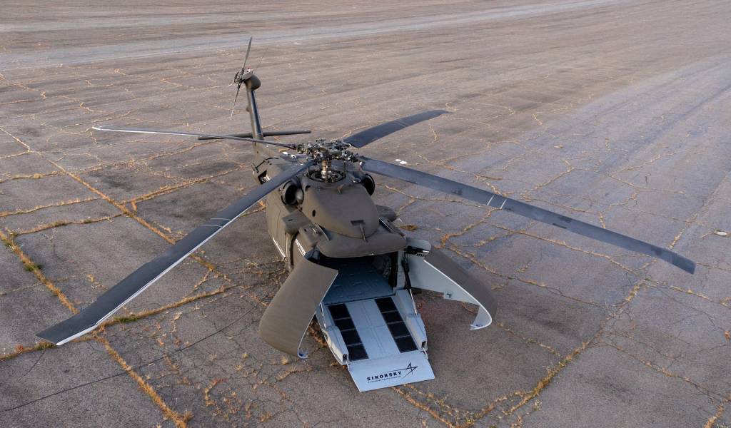 Al eliminar la cabina, los asientos y las estaciones de la tripulación, el helicóptero Sikorsky S-70UAS™ U-Hawk™ se convierte en el primer helicóptero Black Hawk totalmente autónomo. Foto cortesía de Sikorsky, una empresa de Lockheed Martin.