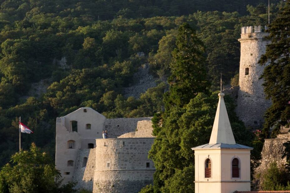 A partir de julio y agosto, SWISS también llevará a sus pasajeros a un nuevo destino: la ciudad portuaria croata de Rijeka. Imagen: SWISS