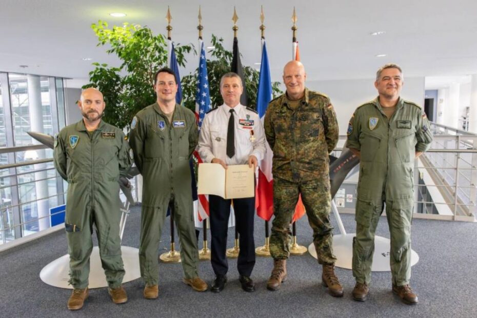 El general Thomas, el mayor general Gräfe, el general de brigada Jamieson y el teniente coronel Santiago Matallana desempeñaron un papel fundamental durante la operación Pacific Skies y fueron reconocidos oficialmente por sus esfuerzos. Foto de Fanny Chesiere.