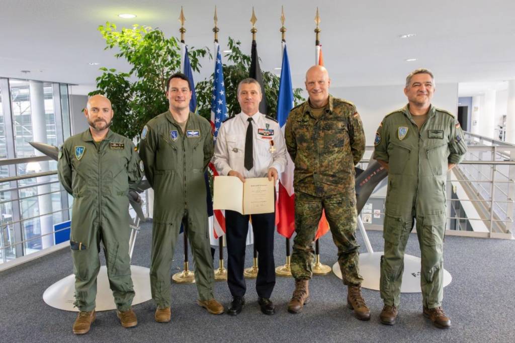 El general Thomas, el mayor general Gräfe, el general de brigada Jamieson y el teniente coronel Santiago Matallana desempeñaron un papel fundamental durante la operación Pacific Skies y fueron reconocidos oficialmente por sus esfuerzos. Foto de Fanny Chesiere.