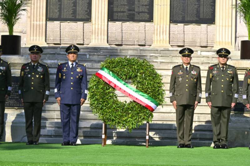 Colocación de la Ofrenda Floral ©SEDENA