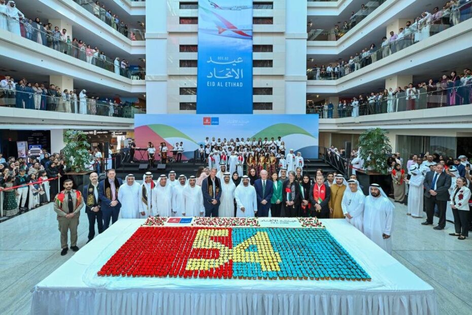 Las celebraciones comenzaron con una ceremonia de corte de pastel a la que asistieron Su Alteza el Jeque Ahmed bin Saeed Al Maktoum, presidente y director ejecutivo de Emirates Airline and Group; Sir Tim Clark, presidente de Emirates Airline; y otros altos ejecutivos. ©Emirates