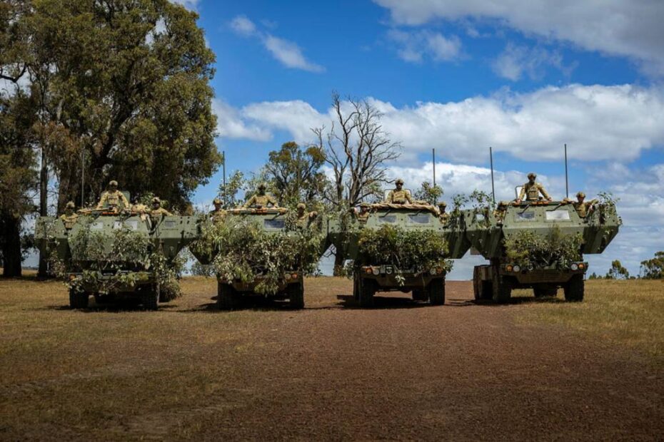 La 54.ª Batería de Asedio se trasladó al Área Militar de Puckapunyal (PMA) durante el ejercicio Verbranden Road, perfeccionando sus habilidades con el Sistema de Cohetes de Artillería de Alta Movilidad (HIMARS: High Mobility Artillery Rocket System). ©Departamento de Defensa de Australia
