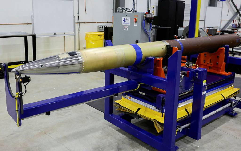 El 5 de diciembre de 2025, el ministro de Industria de Defensa, el honorable Pat Conroy, diputado, inauguró una nueva planta de ensamblaje de misiles en Port Wakefield, Australia Meridional, en colaboración con Lockheed Martin Australia. La fábrica comenzará a fabricar misiles del sistema de lanzamiento múltiple guiado a finales de 2025. ©Departamento de Defensa de Australia