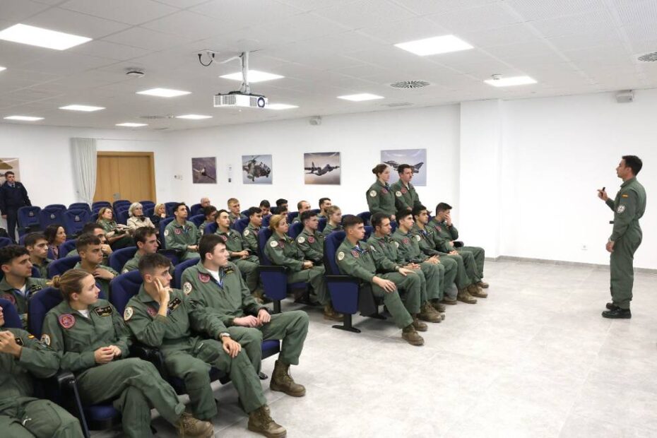 Visita a la Academia General del Aire en San Javier (Murcia). Foto: Casa Real.