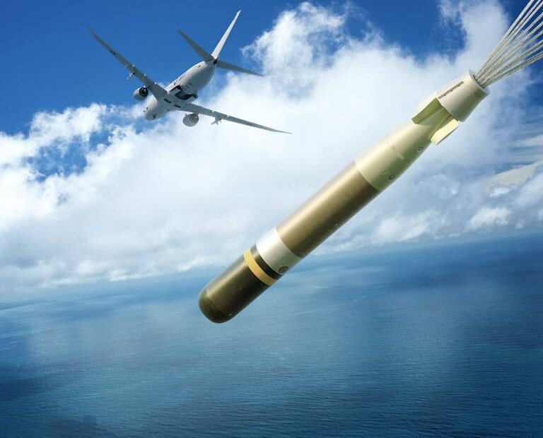 Lanzado desde buques de superficie, aviones y helicópteros, el torpedo ligero avanzado MK54 MOD 2 es clave en la estrategia de la Marina de los Estados Unidos para hacer frente a las amenazas submarinas actuales y futuras. (Crédito de la foto: Northrop Grumman)