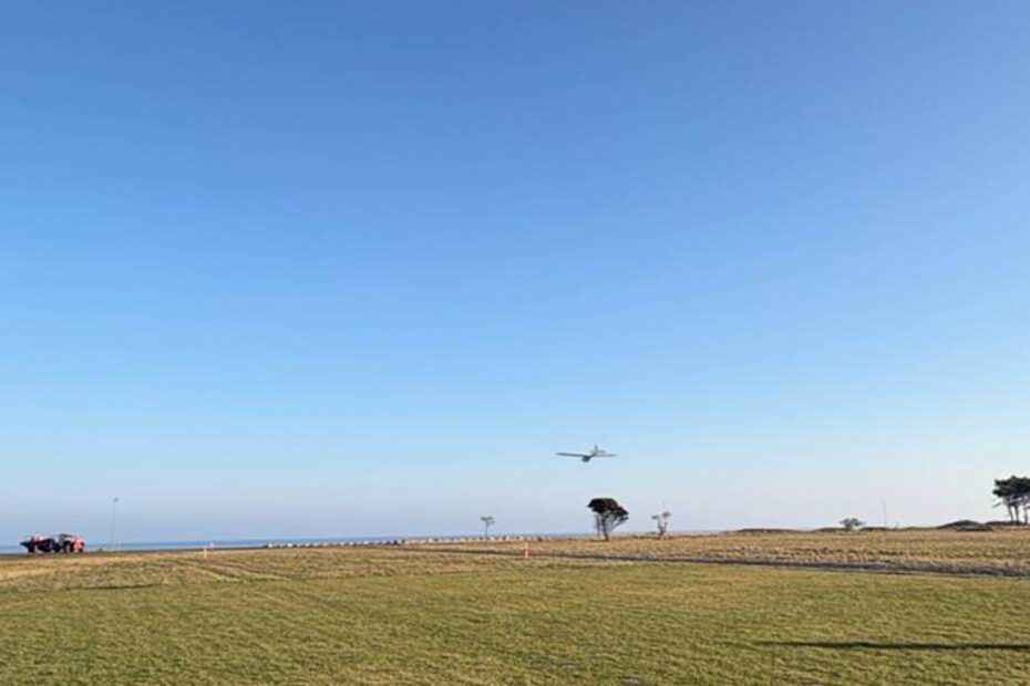 Las Fuerzas Armadas Danesas han volado por primera vez un dron desde el Aeropuerto HC Andersen a través de terreno civil hasta Gniben en Sjællands Odde. Foto: Fuerzas Armadas Danesas