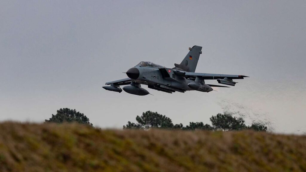 El entrenamiento de vuelos a baja altura forma parte de las tareas del Escuadrón Táctico Aéreo 33 de Büchel en la Base Aérea 118 Mont-de-Marsan ©Bundeswehr/Francis Hildemann