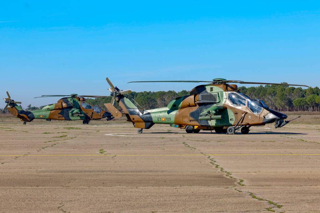 Visita al Batallón de Helicópteros de Ataque I (BHELA I) en la Base Coronel Sánchez Bilbao, en Almagro, Ciudad Real. Foto: Rubén Somonte/MDE