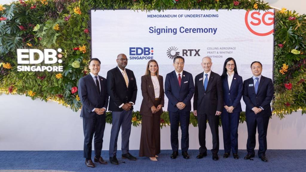 Representantes de RTX y de la Junta de Desarrollo Económico de Singapur firmaron varios memorandos de entendimiento en el Salón Aeronáutico de Singapur. (De izquierda a derecha) Zheng Jingxin, vicepresidente y director de Movilidad de la Junta de Desarrollo Económico de Singapur; Rob Griffiths, vicepresidente sénior de Operaciones de Motores Comerciales de Pratt & Whitney; Irene Makris, presidenta de Energía y Controles de Collins Aerospace; Png Cheong Boon, presidente de la Junta de Desarrollo Económico de Singapur; Chris Haave, vicepresidente de Operaciones Internacionales y Relaciones Gubernamentales Globales de RTX; Cindy Koh, vicepresidenta ejecutiva de la Junta de Desarrollo Económico de Singapur, y Liping Xie, vicepresidente de Indo-Pacífico, Relaciones Gubernamentales Globales, RTX. ©RTX