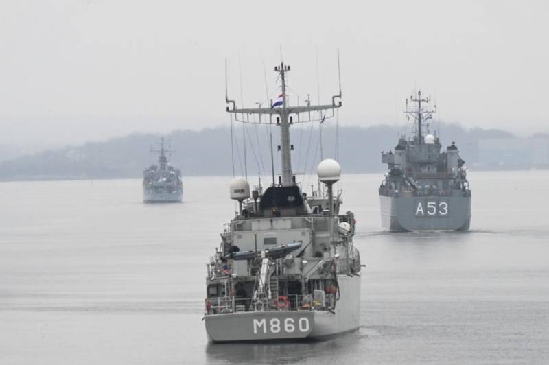 Unidades del Grupo Permanente de Contramedidas contra Minas de la OTAN (SNMCMG1) que participan en el ejercicio MCM Baltic. Bajo el mando del buque insignia de la Armada polaca, el ORP Kontradmiral Xawery Czernicki, el buque de la Armada alemana FGS Fulda y el buque de la Armada Real de los Países Bajos HNLMS Schiedam han participado en este ejercicio de contramedidas contra minas. ©MARCOM