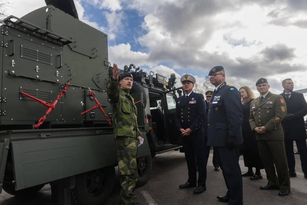 SACT Pierre Vandier pudo ver, entre otras cosas, el sistema antidrones LOKE. Foto: Axel Öberg / Fuerzas Armadas Suecas (Försvarsmakten)
