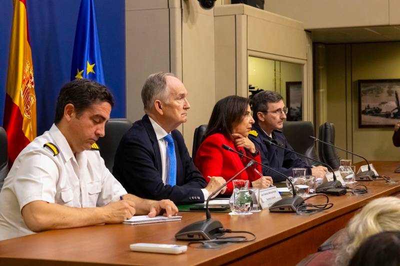 Mantiene una reunión por videoconferencia, en la sede del ministerio, con la fragata ‘Cristóbal Colón’. Foto: Fernando Ruiz/MDE