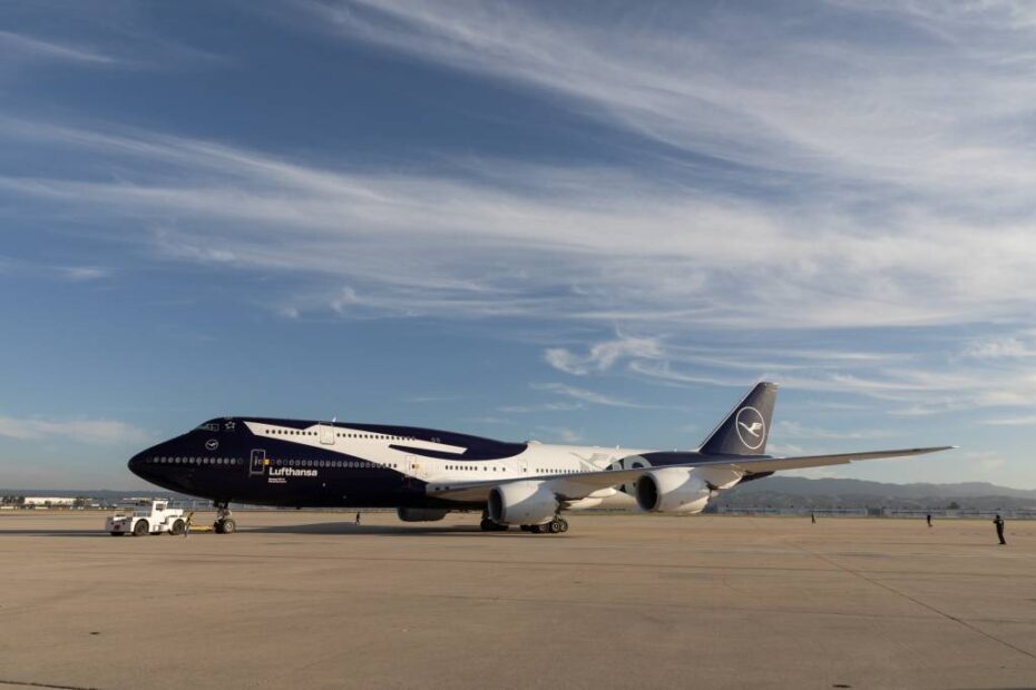 Lufthansa 747-830 (D-ABYN) con la librea del centenario en el Aeropuerto Internacional de San Bernardino el 3 de marzo de 2026. ©Lufthansa Group