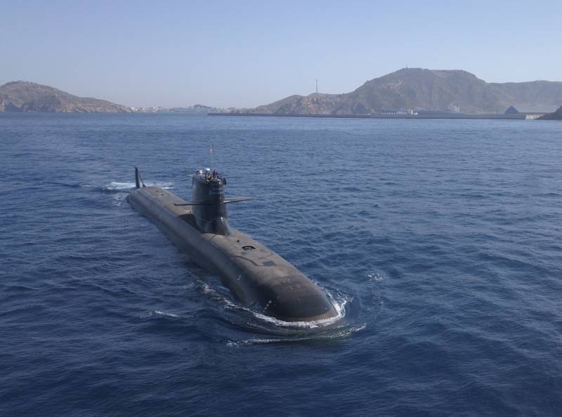 Submarino Isaac Peral frente a la costa de Cartagena ©Armada de España