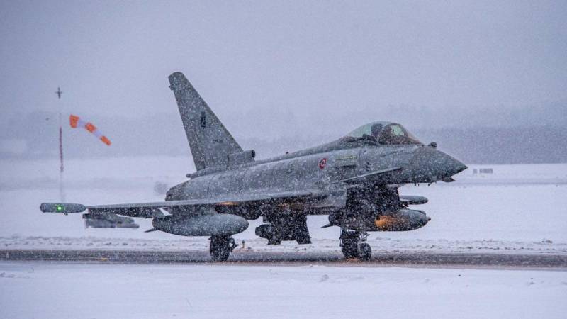 Los Eurofighters italianos mantuvieron una alerta de reacción rápida continua, como parte del sistema integrado de defensa aérea y antimisiles de la OTAN, en el marco de las actividades de vigilancia «Eastern Sentry». Estas actividades refuerzan aún más el flanco oriental de la OTAN. Foto cortesía de la Fuerza Aérea Italiana