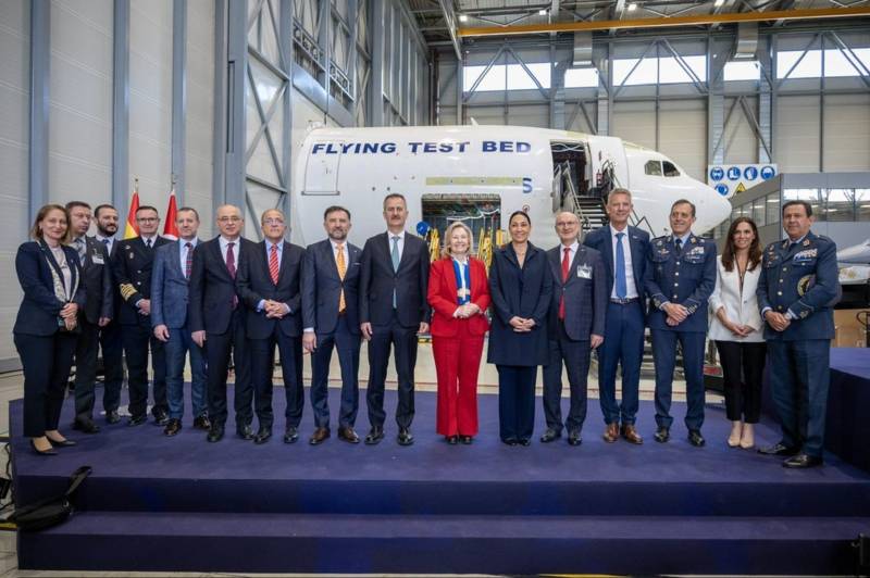 Defensa impulsa el nuevo sistema de entrenamiento avanzado de pilotos como proyecto de desarrollo industrial nacional. ©Ministerio de Defensa de España