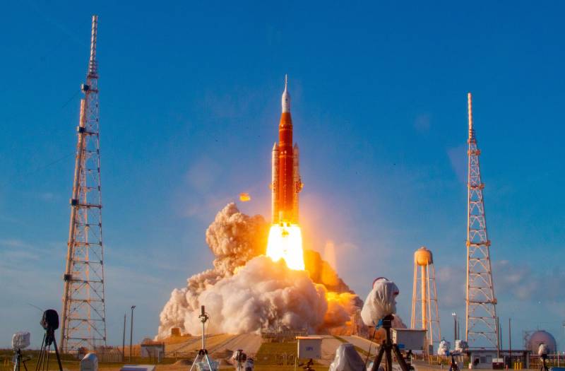 El Artemis II despegó del Centro Espacial Kennedy el 1 de abril de 2026 a las 6:35 p. m. ET (Foto de Boeing)