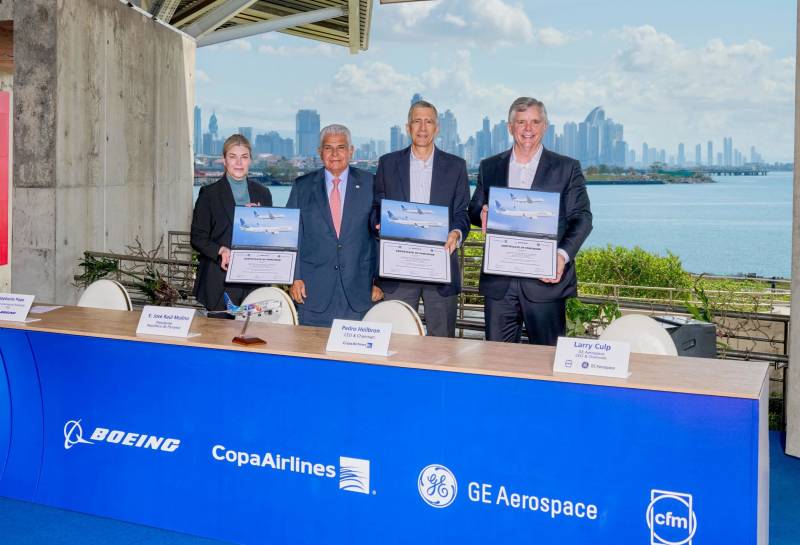 Stephanie Pope, presidenta y directora ejecutiva de Boeing Commercial Airplanes; el presidente de Panamá, José Raúl Mulino; Pedro Heilbron, director ejecutivo de Copa Airlines; y Larry Culp, director ejecutivo de GE Aerospace, se reunieron en Panamá para anunciar los planes de ampliación de la flota de 737 de Copa. ©Boeing
