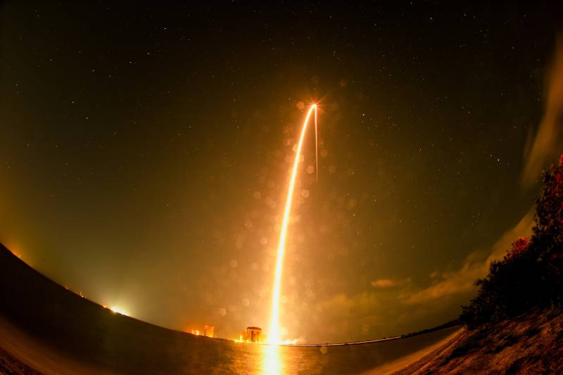 El GPS III SV10 despega desde Cabo Cañaveral, Florida, en la madrugada del 21 de abril. (Crédito de la foto: Lockheed Martin)