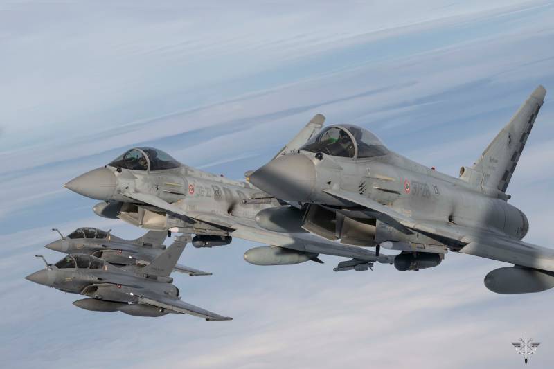 Aviones Rafale franceses y Eurofighter italianos en vuelo en el flanco oriental de Europa ©Armée de l’Air et de l'Espace